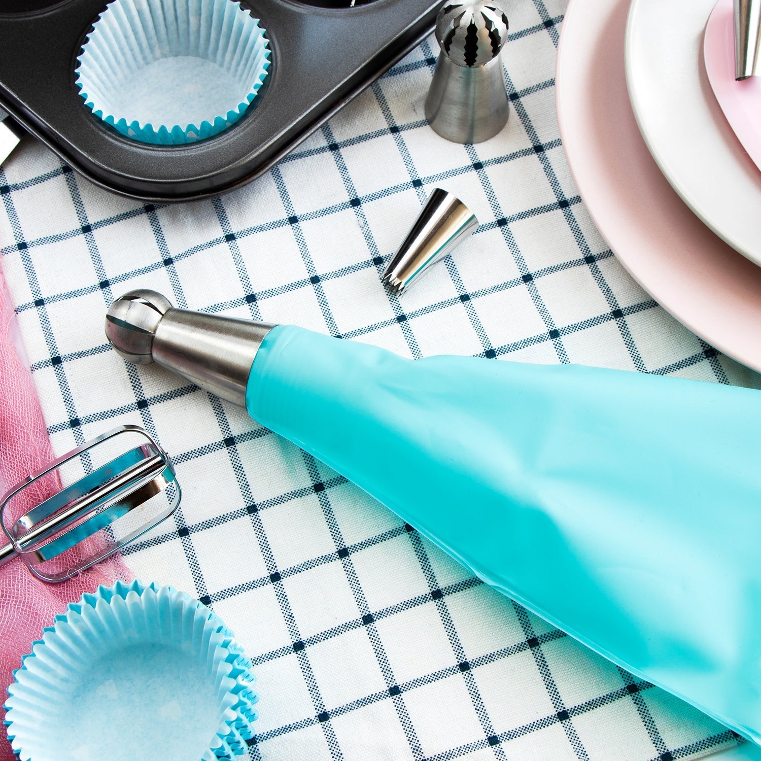 Nozzle set for cake frosting and decorating Nozzle set for cake frosting and decorating